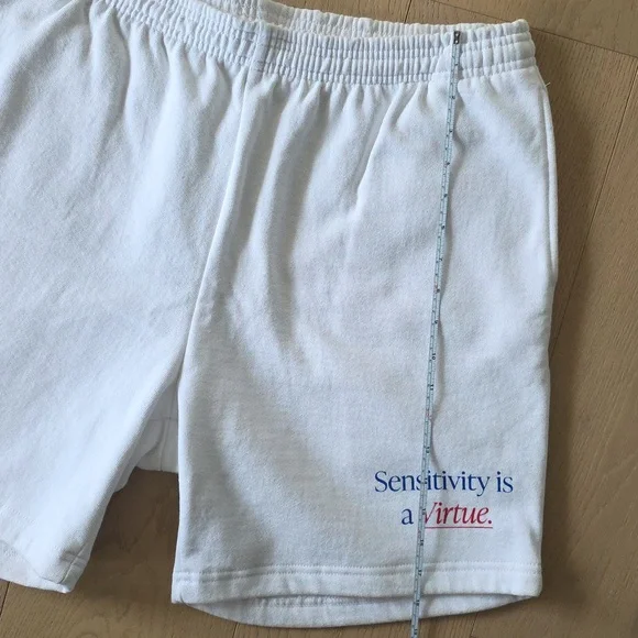 WHITE SHORTS - Picture 2 of 8